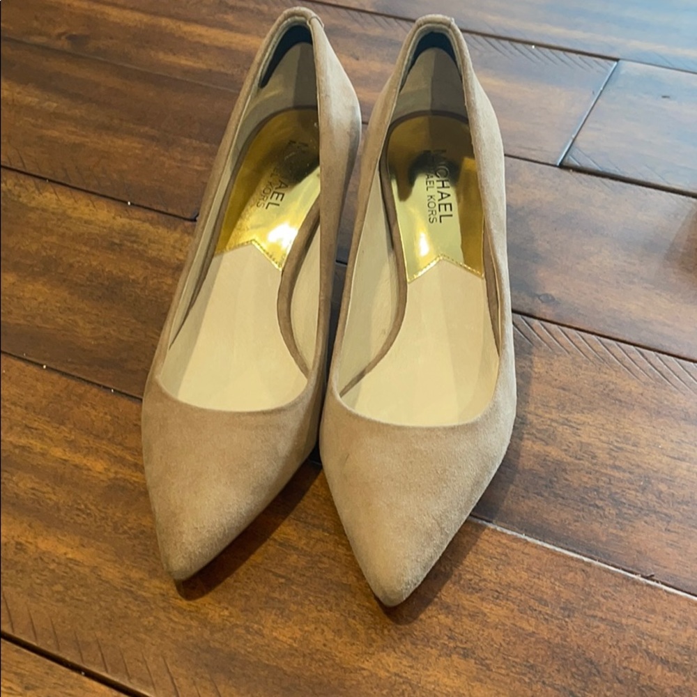 Micheal Kors suede pointed toe pump